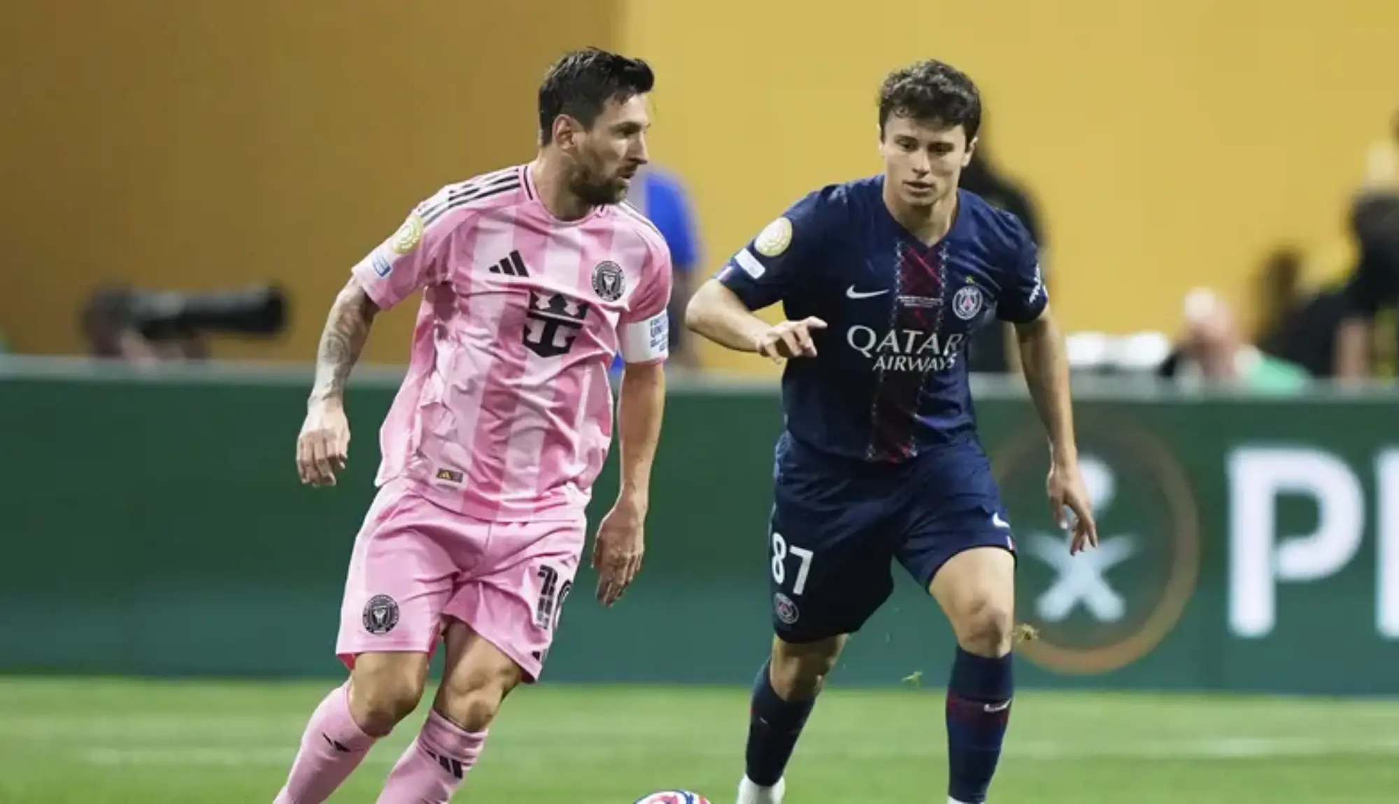 线上配资门户网站 被葡萄牙中场抢了风头，梅西无奈阿根廷帮手不在身边